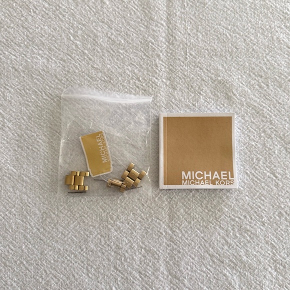 Michael Kors Bradshaw Gold Watch - Picture 7 of 8